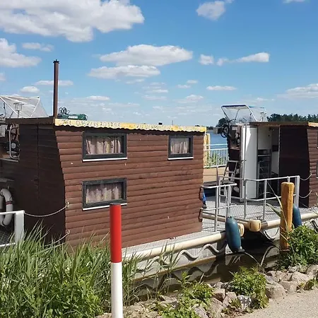 Hausboot Krakow Am Forelle 1 Und 2 بوتيل